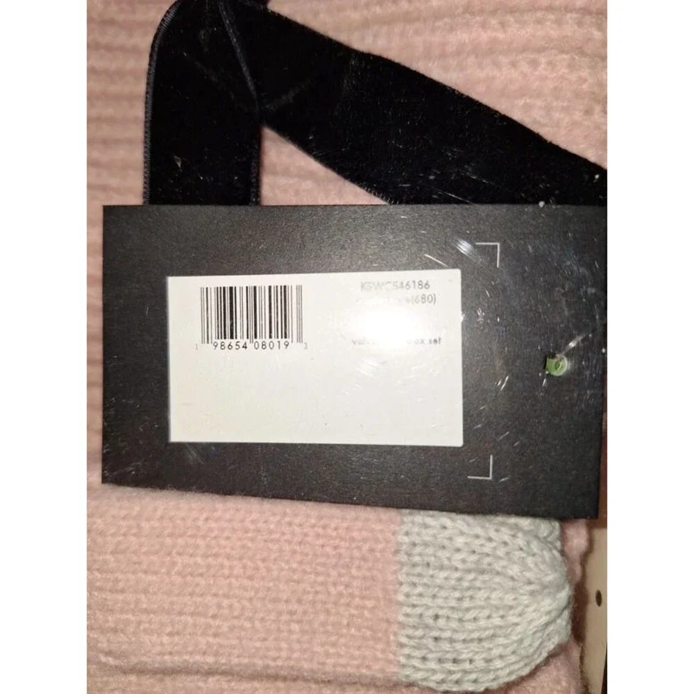Kate Spade hat and gloves gift set